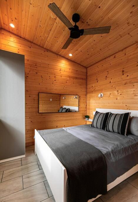 1-Bedroom Knotty Pine Cabin W Sauna & Jacuzzi سووك المظهر الخارجي الصورة