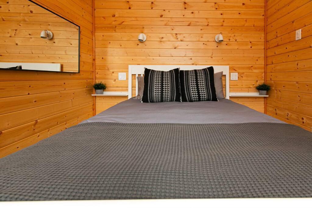 1-Bedroom Knotty Pine Cabin W Sauna & Jacuzzi سووك المظهر الخارجي الصورة