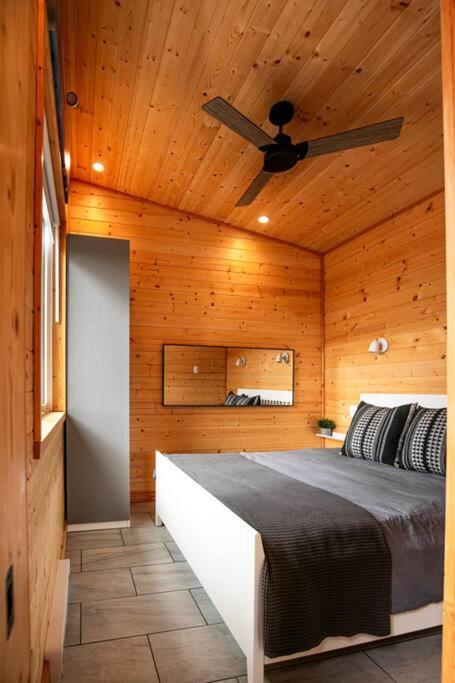 1-Bedroom Knotty Pine Cabin W Sauna & Jacuzzi سووك المظهر الخارجي الصورة