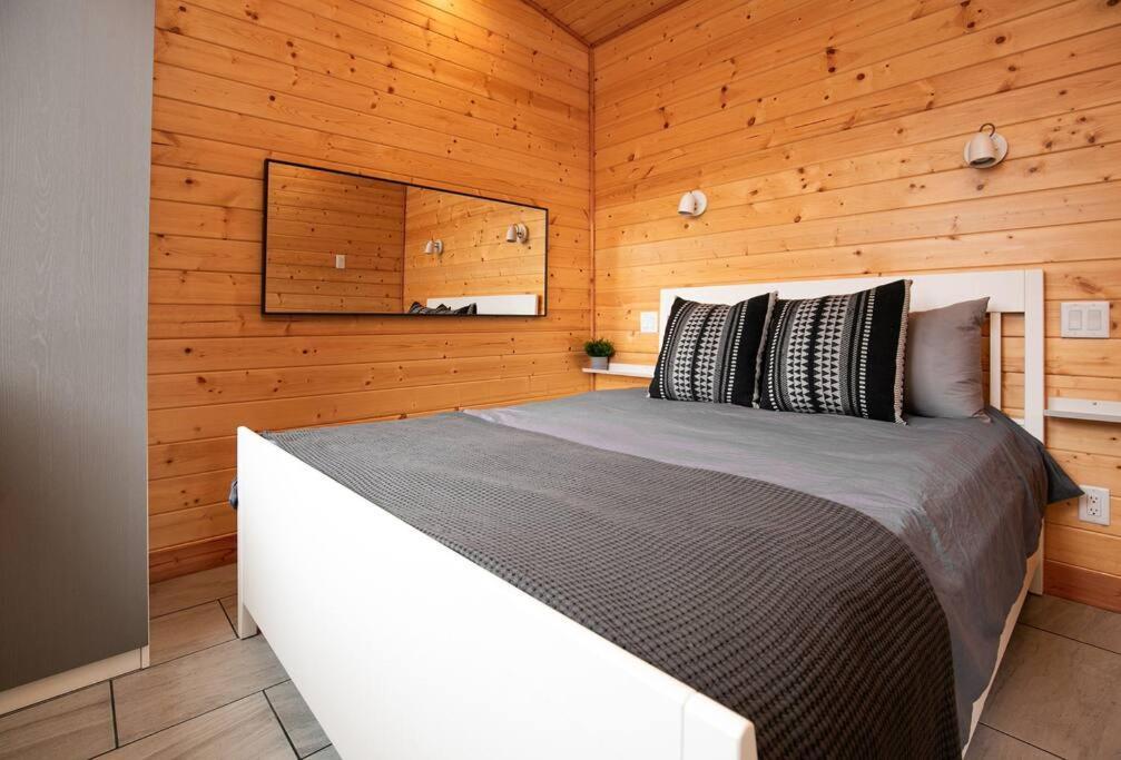 1-Bedroom Knotty Pine Cabin W Sauna & Jacuzzi سووك المظهر الخارجي الصورة