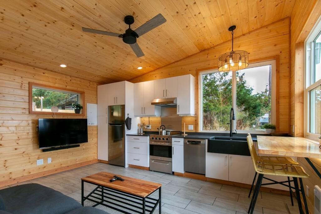 1-Bedroom Knotty Pine Cabin W Sauna & Jacuzzi سووك المظهر الخارجي الصورة