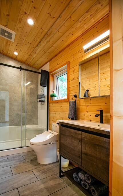 1-Bedroom Knotty Pine Cabin W Sauna & Jacuzzi سووك المظهر الخارجي الصورة